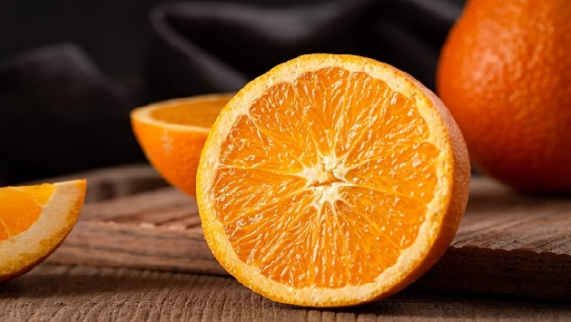Meglio se bio: lo conferma la scienza; esiste una variazione nella composizione degli alimenti a seconda del metodo di coltivazione. I flavanoni, presenti nelle arance e negli agrumi in generale, possono anche raggiungere un livello superiore anche del 69%.